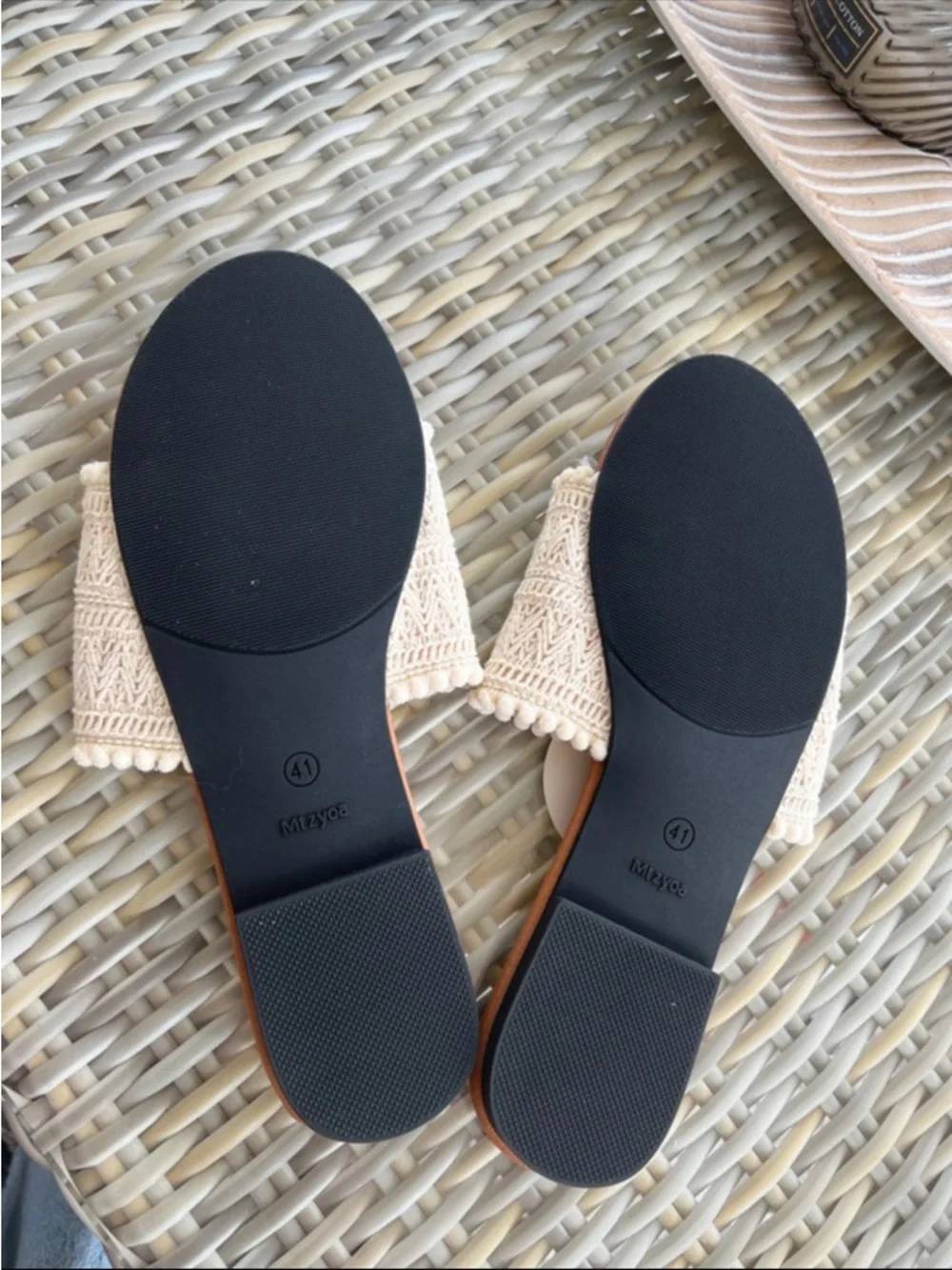 NWT Size 9 Women’s Cream Braided Slide Sandals